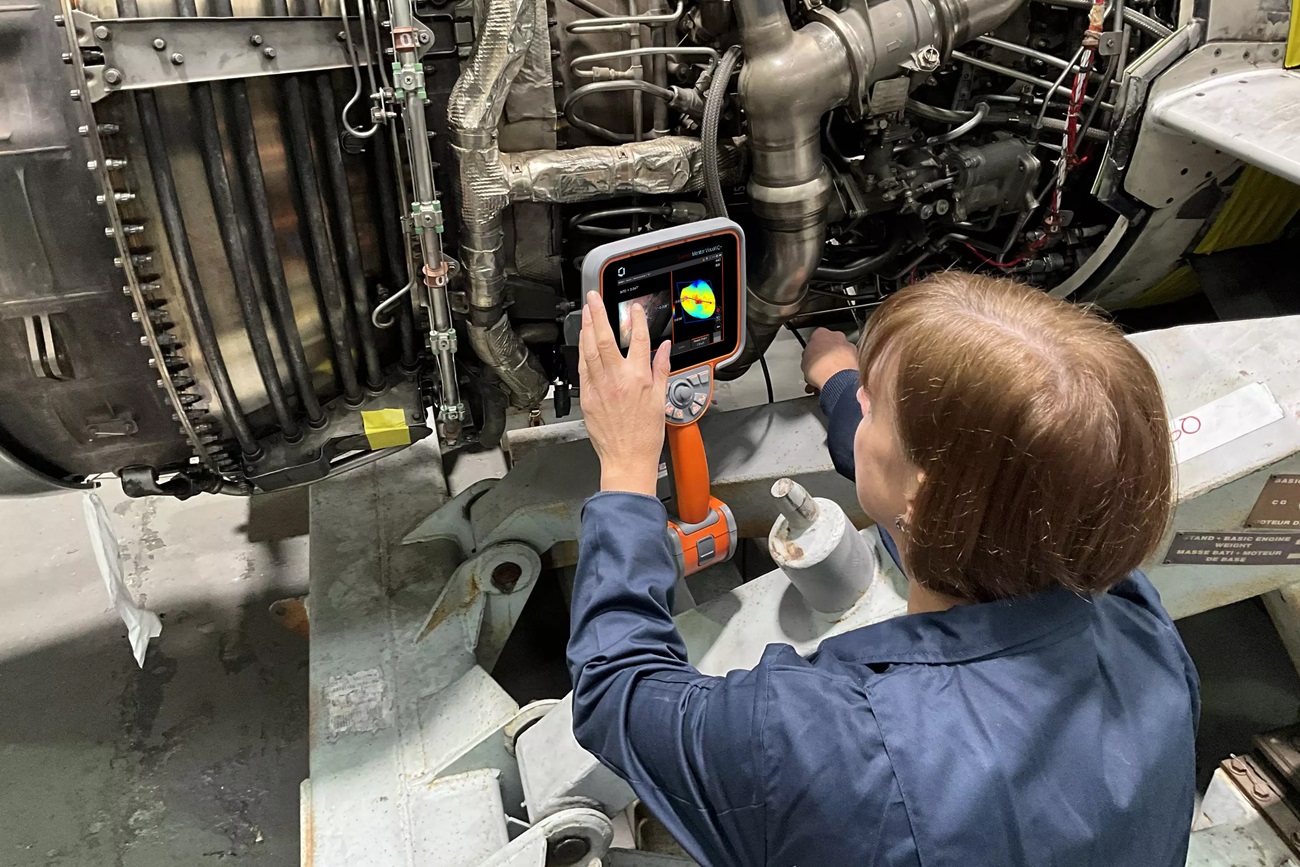 檢測航空發(fā)動(dòng)機(jī)